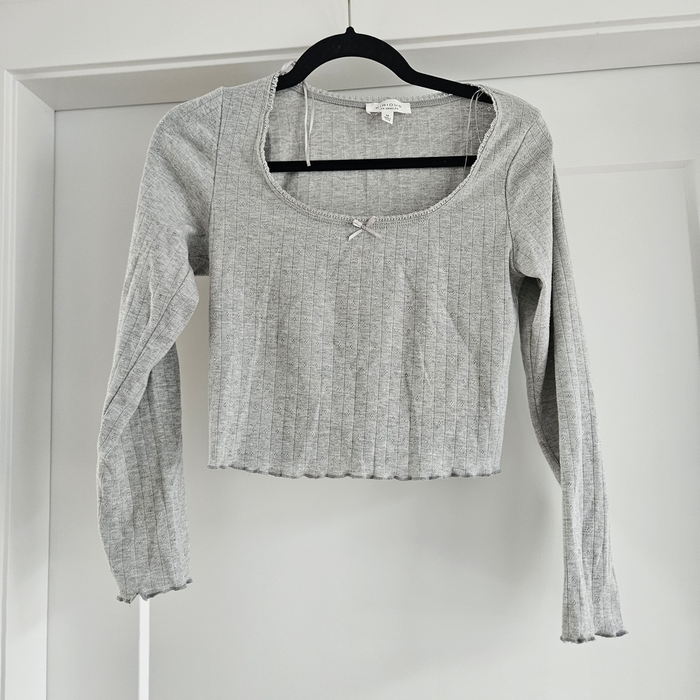 Kirious Gray Long Sleeve Crop Top With Ruffle And Bow Detail M